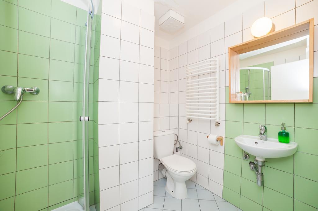Lit Simple en Dortoir (6 Adultes) avec Salle de Bains Privative