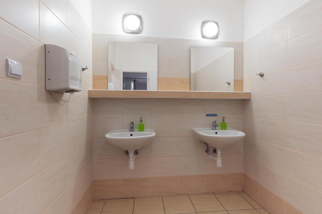 Chambre Quadruple avec Salle de Bains Commune